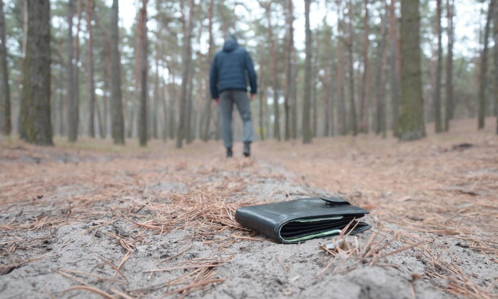 Ekster Wallet Tracker Card: A Smart Buy?